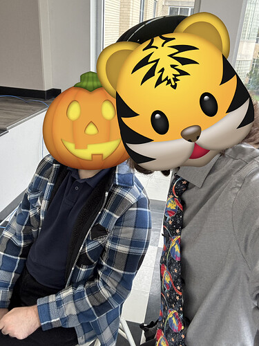 Virtual (left) and 200Tigersbloxed (right) at the gaming convention!